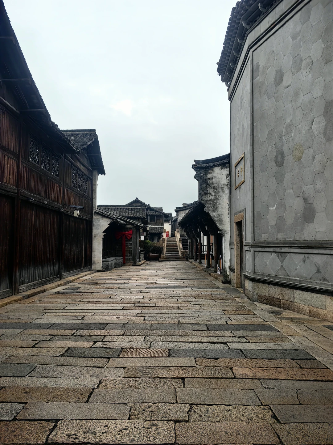 一边是202条吐槽乌镇的评论,一边是十月秒空的戏票:值得去吗,先看这三个时间窗口