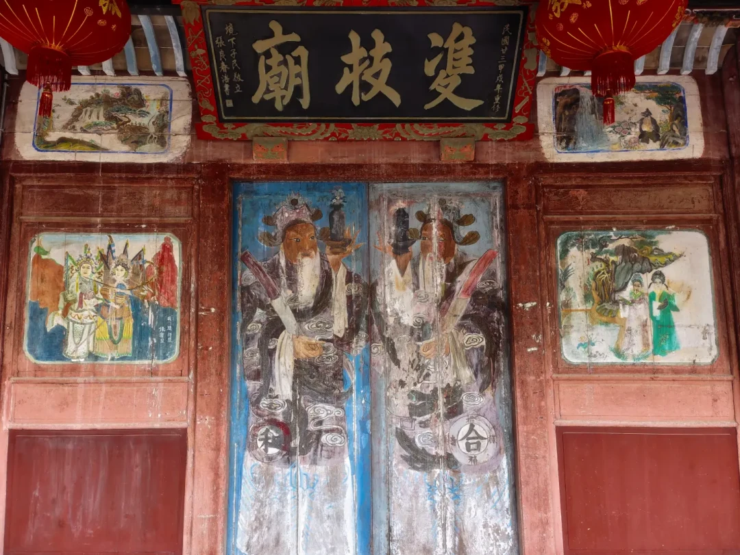 十座国保古戏台,门票全免:宁海的戏台藻井不是