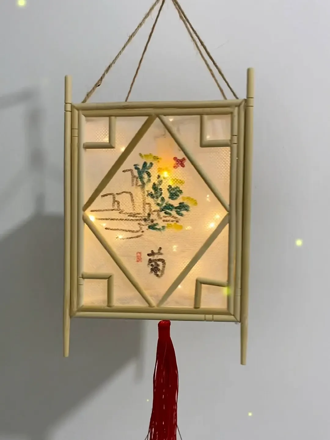 中秋还有一个月,灯笼材料包已经开卖了:翻完4年60多条热帖,出手时机、今年款式、买包还是翻家里,一次说清