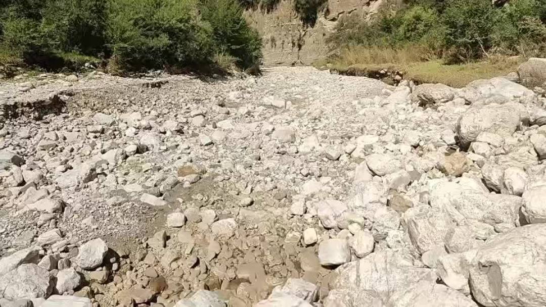 复盘今夏3起越野车被山洪围困：汛期尾声出发前，最该检查的不是差速锁