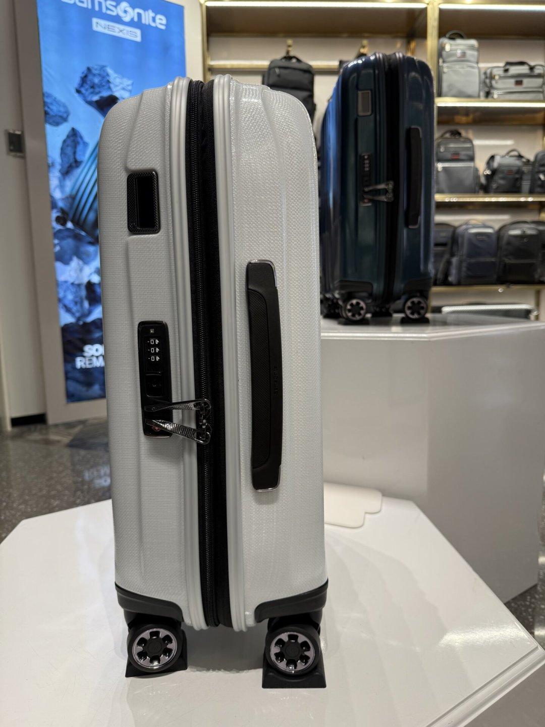 新秀丽20寸登机箱不能登机了？对照航司两套新规和4款新秀丽实测尺寸，问题出在厚度上