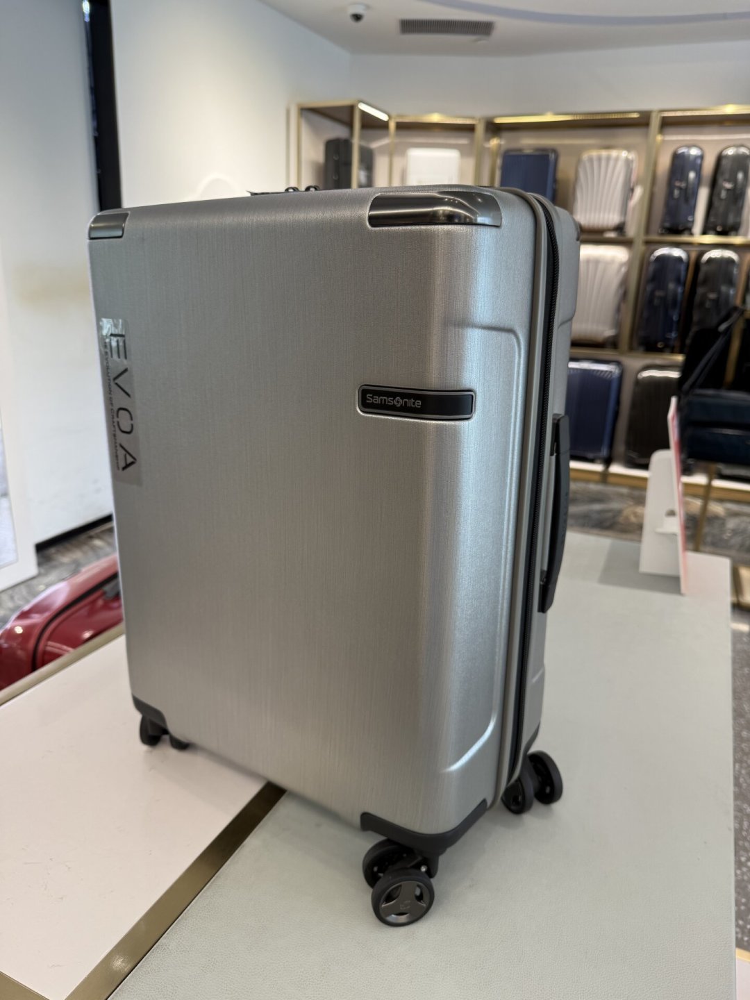 新秀丽20寸登机箱不能登机了？对照航司两套新规和4款新秀丽实测尺寸，问题出在厚度上