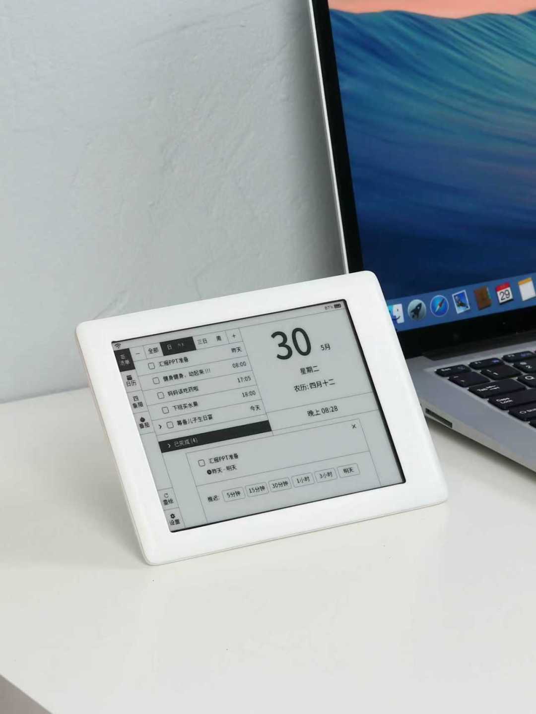 成品炒到399元，自己搓其实就一百多：墨水屏台历、挂件的三条DIY路线