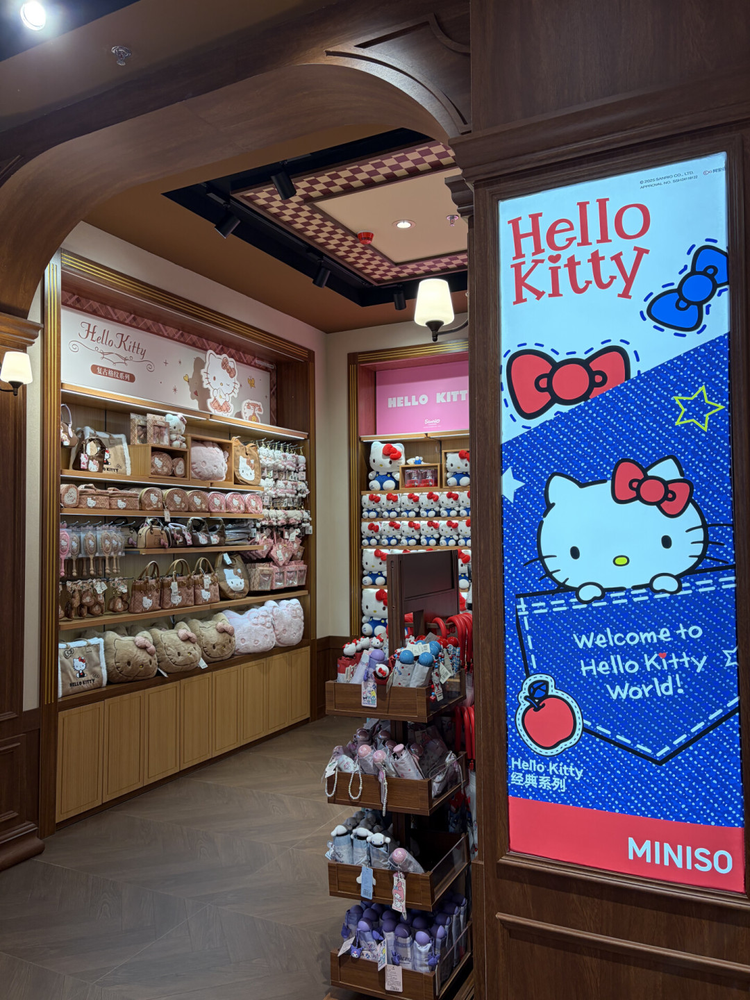 名创优品乐园店开到100家:深圳旗舰店打卡帖破万赞,有人大老远跑空——MINISO LAND值得专程去吗