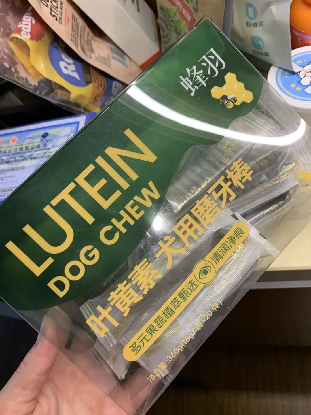 从亚宠展背回一箱零食,到底哪些能喂?翻完20多篇避雷帖,我分出了三档