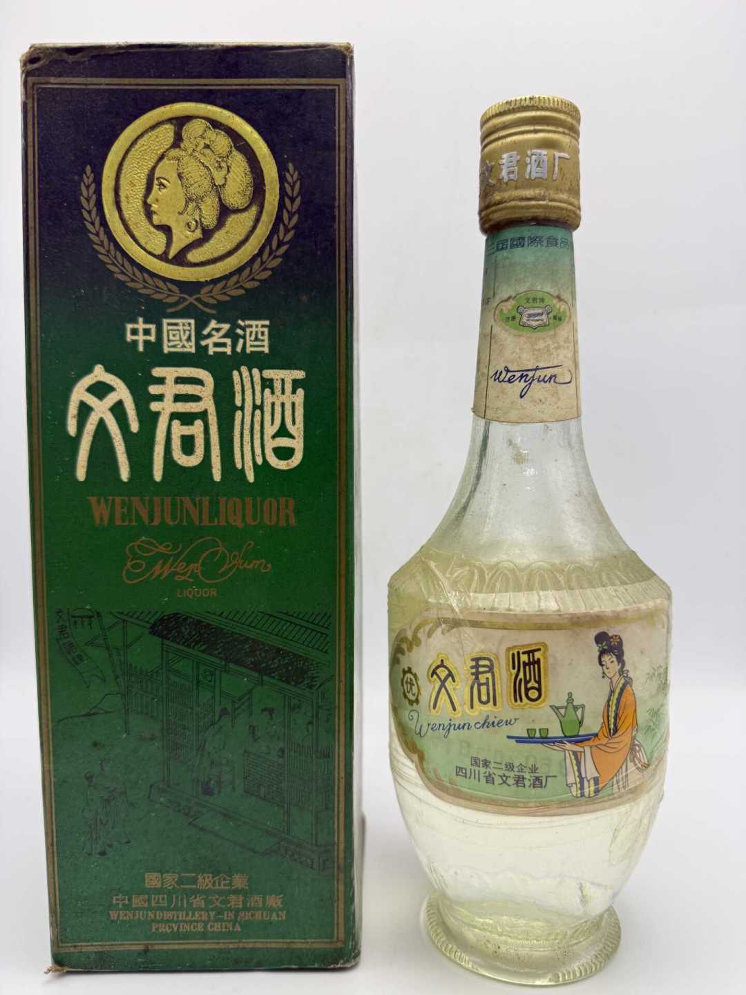 飞天从3800元跌到1700元,铁盖老茅台却不跌:中秋前一个月,家里的老酒该不该卖?