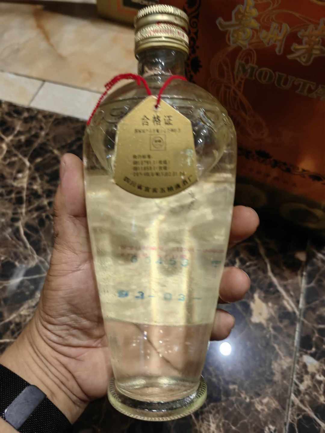 飞天从3800元跌到1700元,铁盖老茅台却不跌:中秋前一个月,家里的老酒该不该卖?