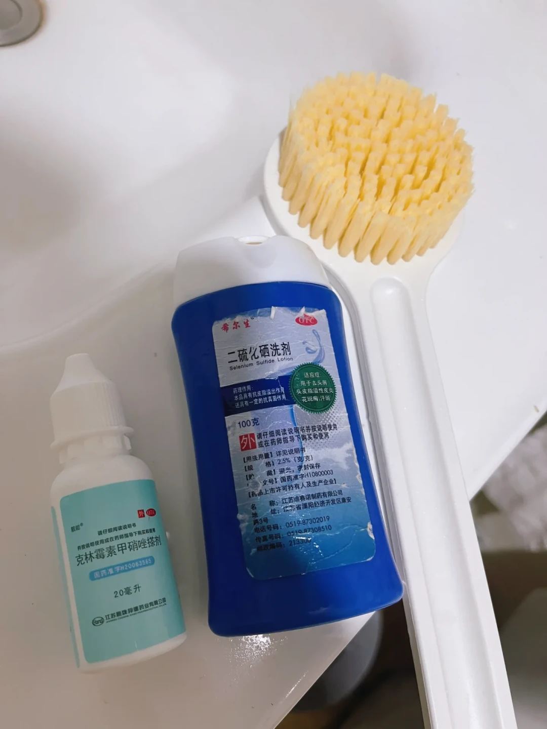 你后背上的痘可能压根不是「痘」:先分清痤疮、细菌、真菌,再决定花3块买硫磺皂还是30块买二硫化硒