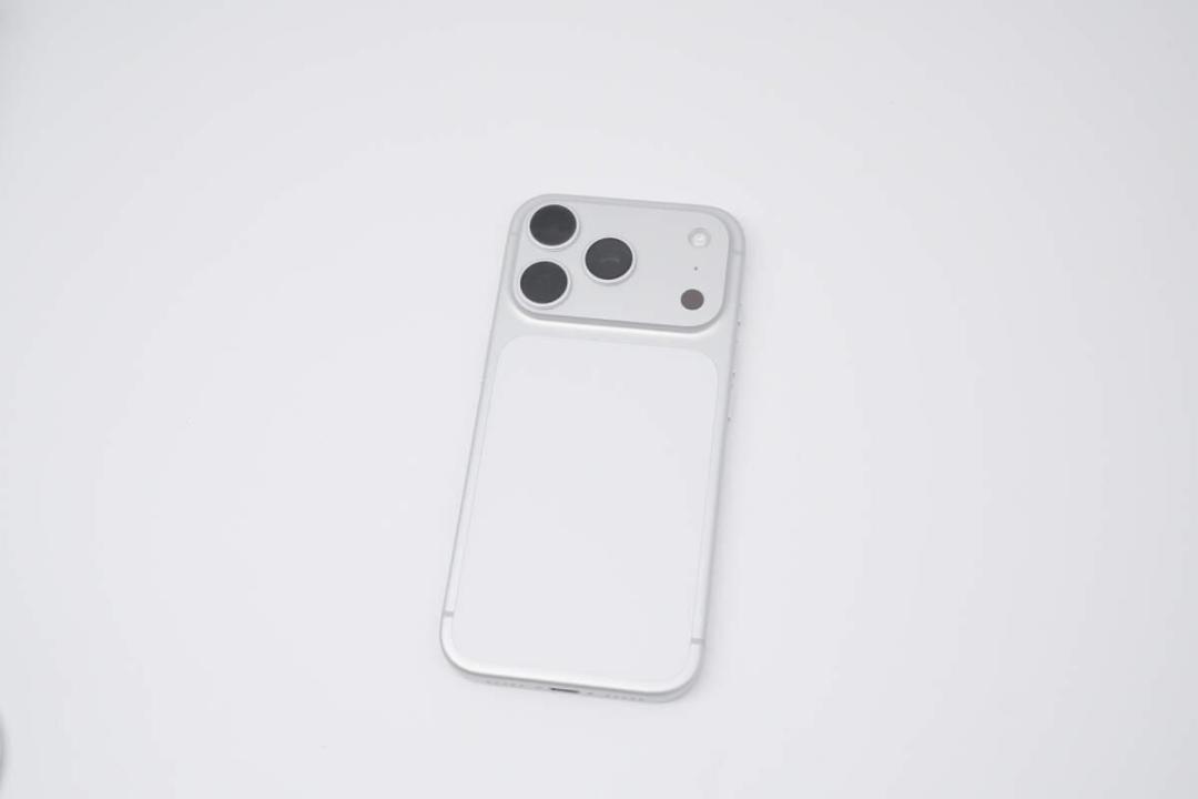 iPhone 18快来了,「砍掉MagSafe」的传闻也没停:原装MagSafe配件,哪些还撑得住