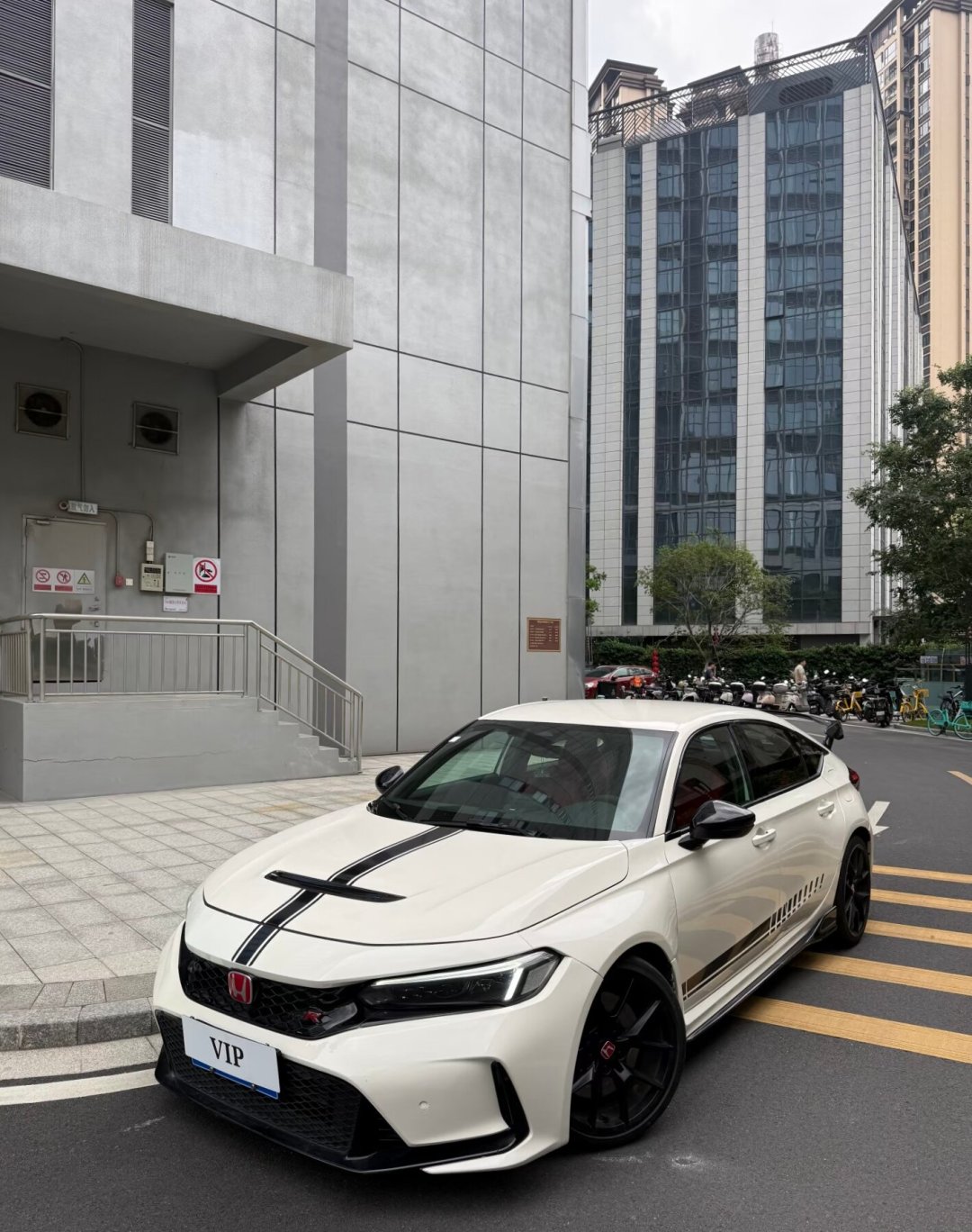 1.6万的溢价为拉力红?把11.39万思域20周年限定版和9.79万普通版逐项对比,账算清了