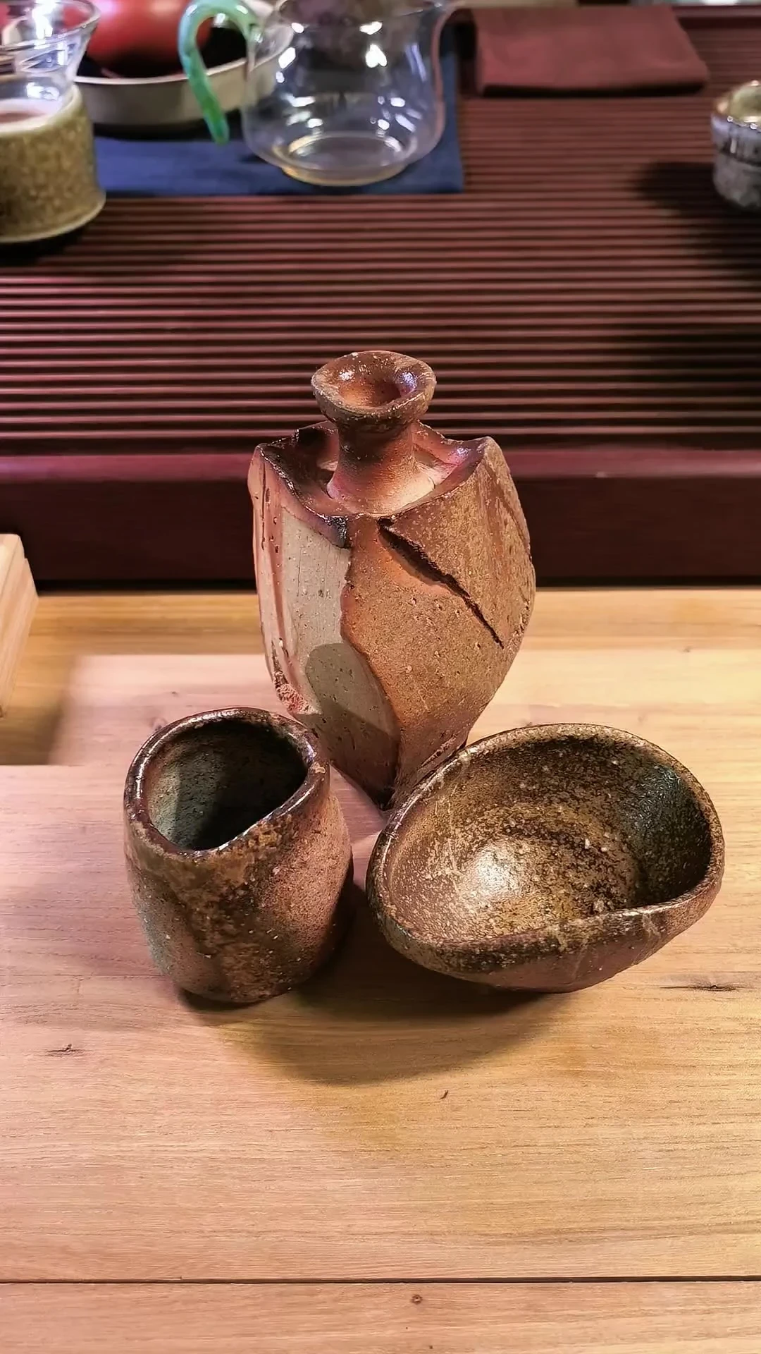 清酒能冰着喝也能热着喝,杯子却不是万能的:入门第一套酒器,先问自己“主要喝冷的还是热的”