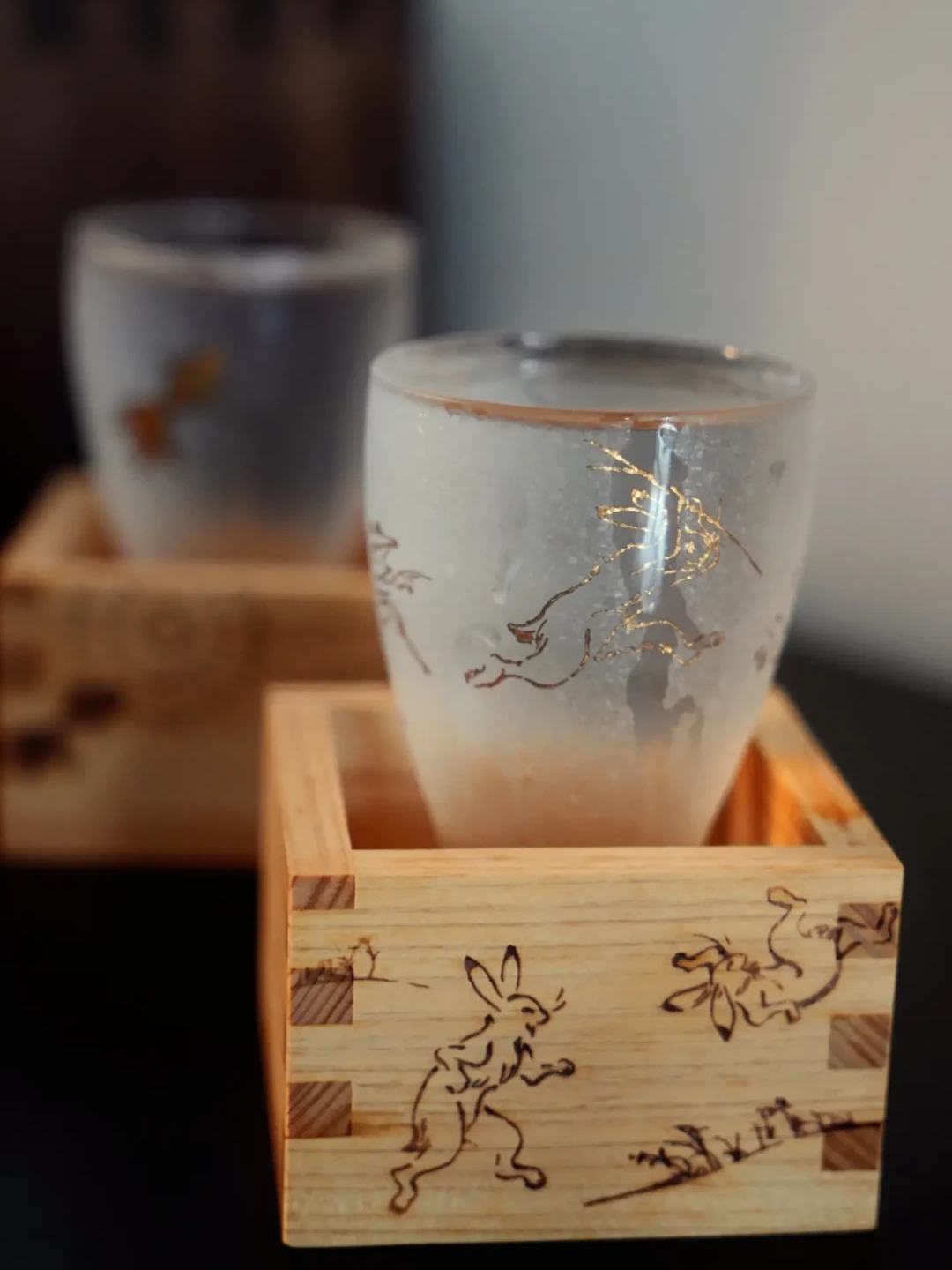 清酒能冰着喝也能热着喝,杯子却不是万能的:入门第一套酒器,先问自己“主要喝冷的还是热的”