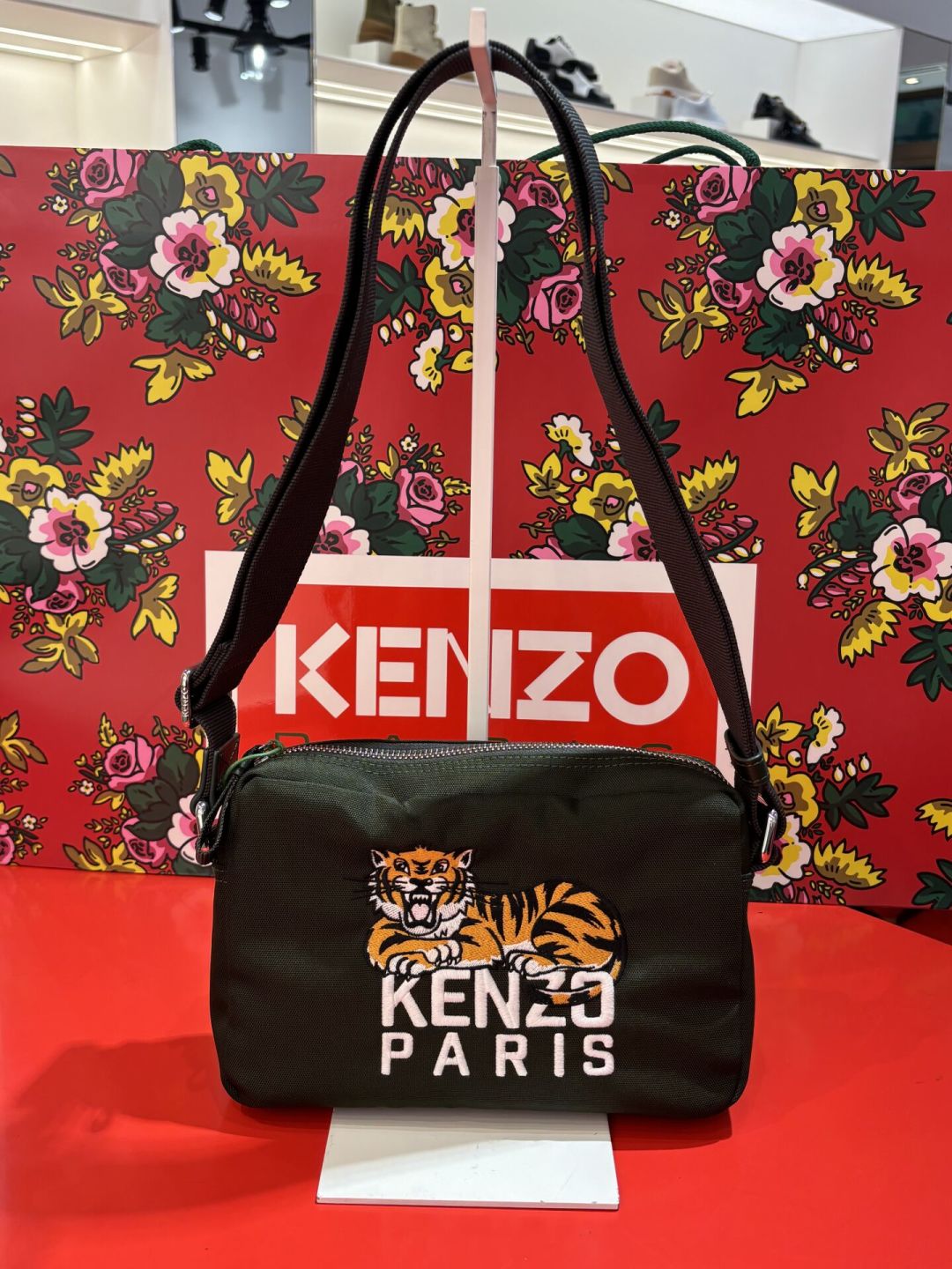 KENZO虎头卫衣吊牌3900折后1900:苏州闪购会收官,三亚周年庆接棒,折扣渠道该怎么选