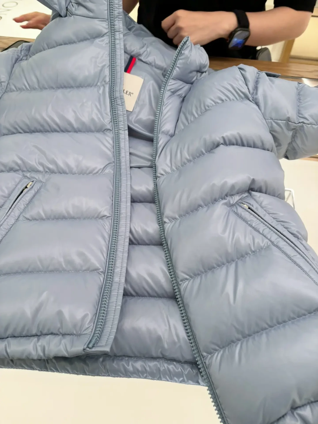 同一件蒙口羽绒服,5个渠道差价最大6500元:韩免63折、日本奥莱4千出头,真实入手记录对比,坑也标出来了