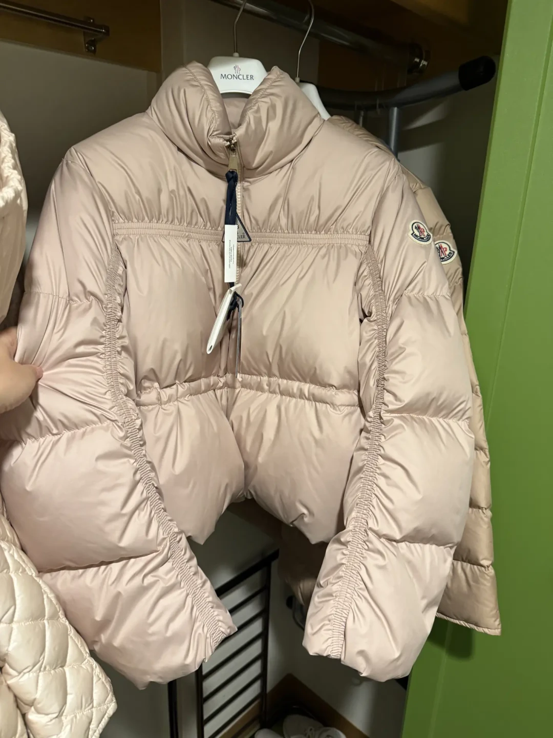 同一件蒙口羽绒服,5个渠道差价最大6500元:韩免63折、日本奥莱4千出头,真实入手记录对比,坑也标出来了