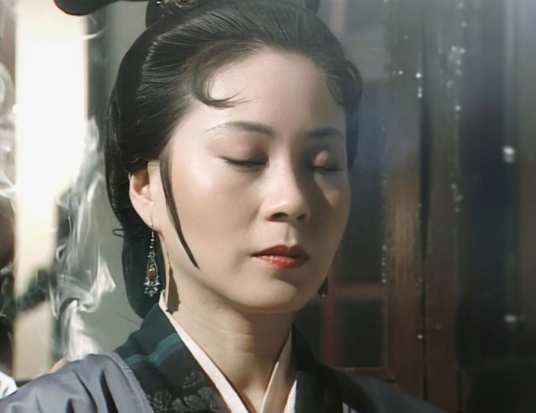 全网吵“黄蓉降智了”:我把原著翻了一遍,给黄蓉记了本“智力账”:射雕里全赢,神雕里只输一个人