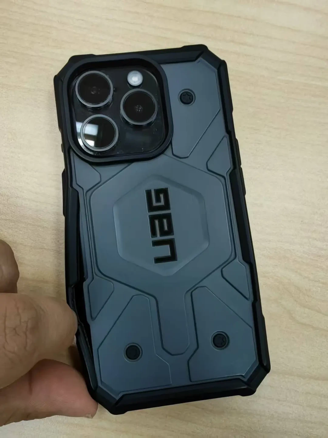 UAG 手机壳用久了开胶、发黄?别急着扔:翻完全网维权帖才发现,能不能保修全看你当初在哪买