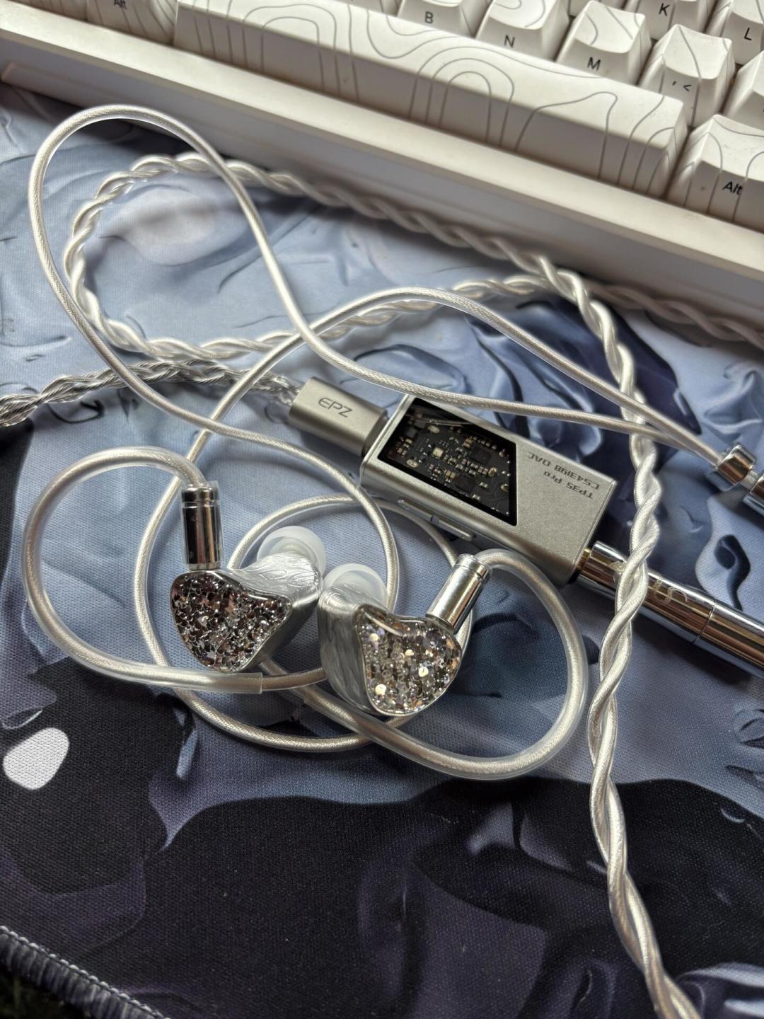 原来游戏玩家才是有线耳机的受众：百元HiFi耳机和游戏耳机，开学该怎么选