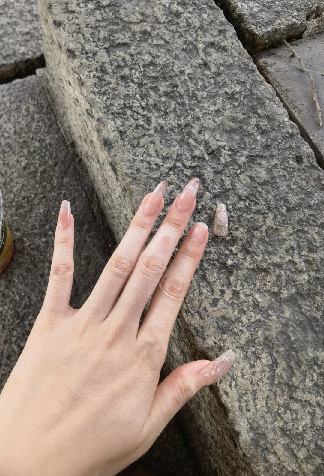 穿戴甲一天就掉?先别怪甲片:扒完全网5类胶,发现“又牢又不伤甲”是个伪命题