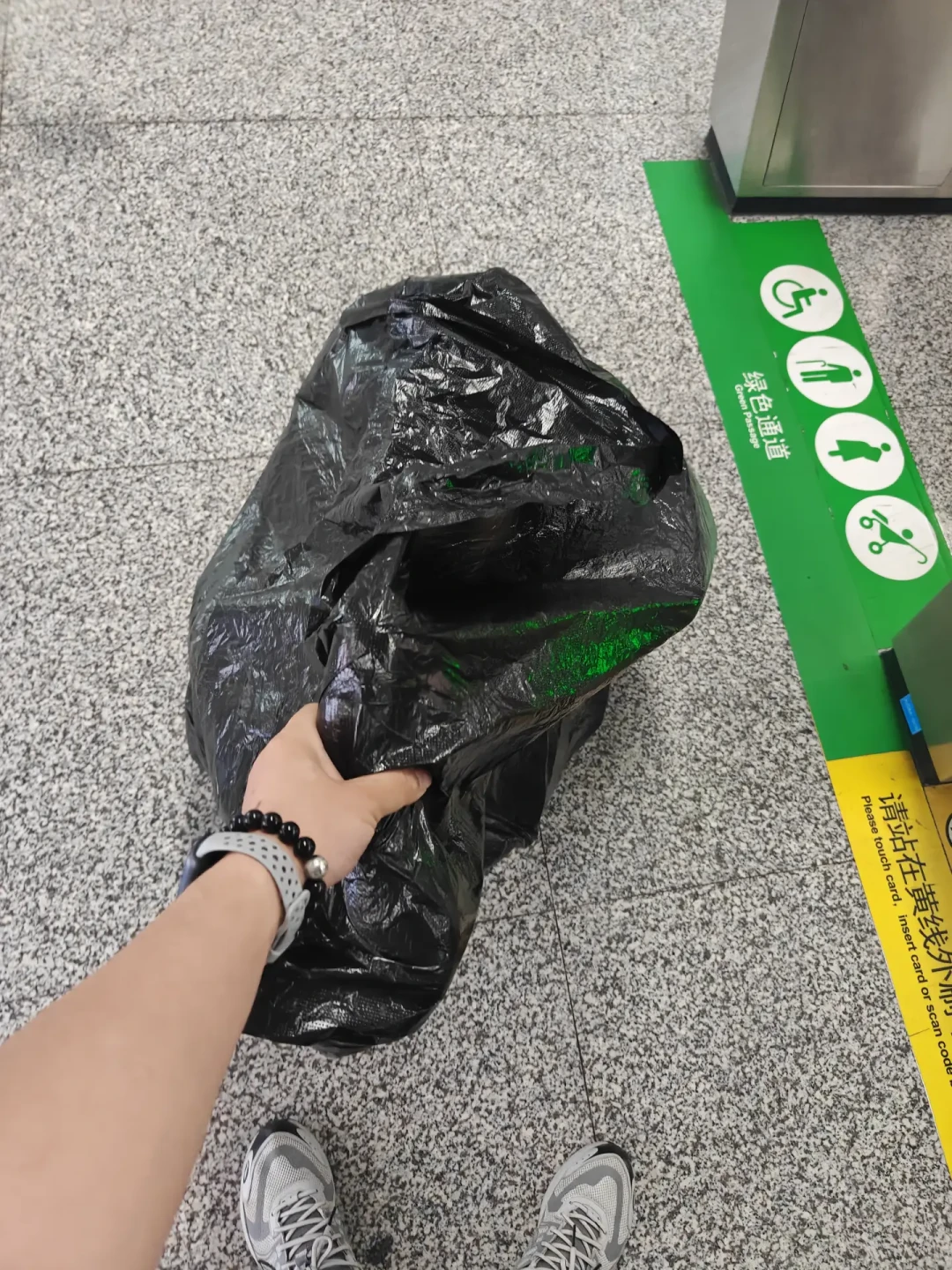 折好的ACEOFFIX也是“超尺寸”:国布上高铁、地铁通关全梳理