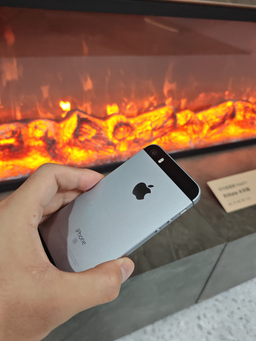别追被炒到1000+的CCD了:50块的老iPhone正在成为千禧风拍照新宠,四款机型怎么选、怎么避坑