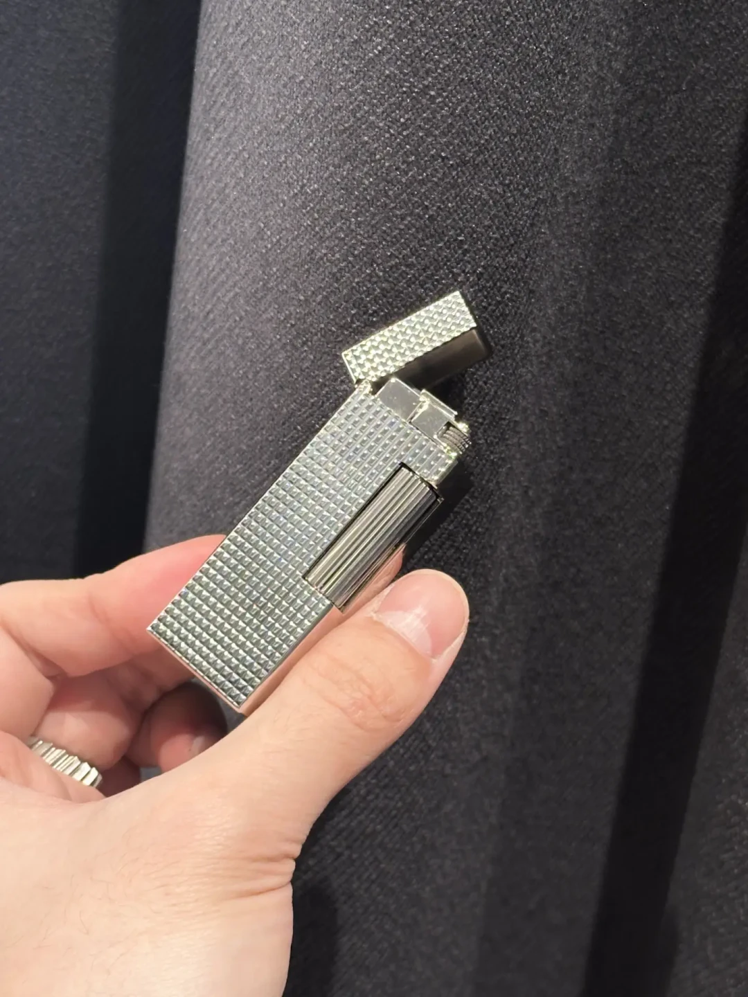 你抽的是英美烟草,你盘的是历峰:一个登喜路,到底有几个“家”?
