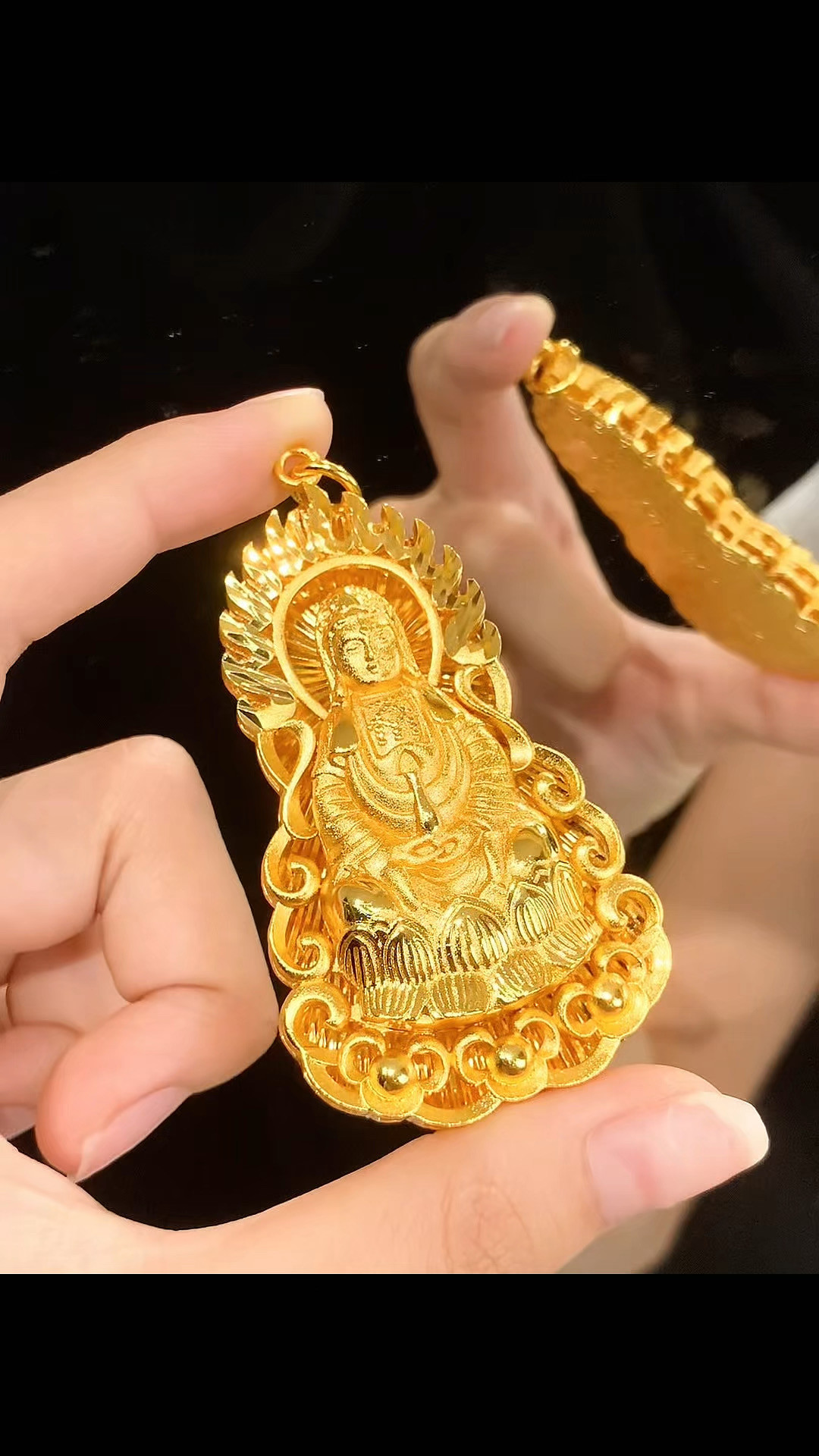 金价破1400元/克，黄金观音还在热销：品牌店、水贝、老铺三笔账，我替你算好了