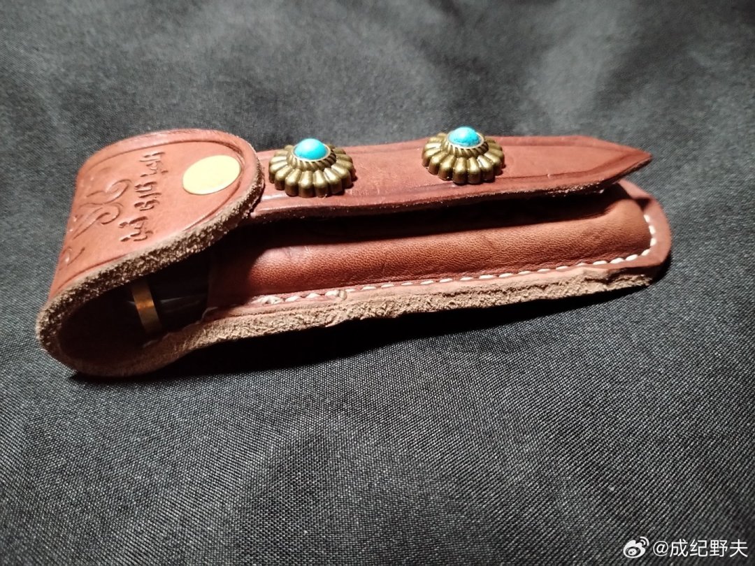 做折刀最难的不是手艺,是它做完能不能过安检:管制刀认定、成本账和路线选择