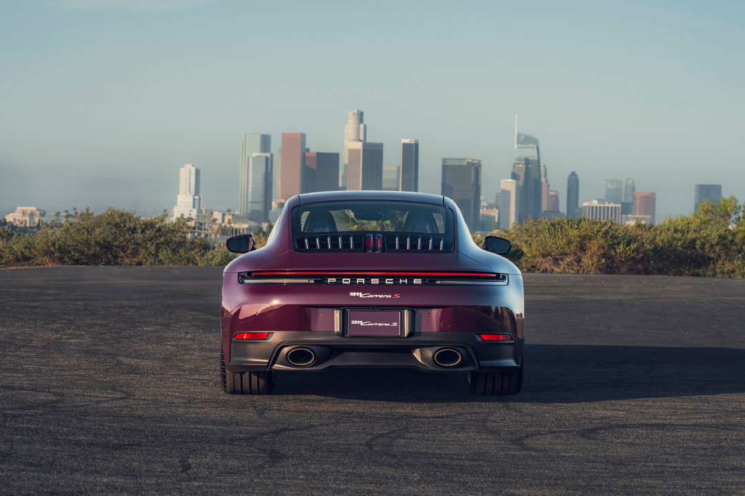保时捷把手动挡911 Carrera S复活了,但只卖北美:国内车迷到底在吵什么?