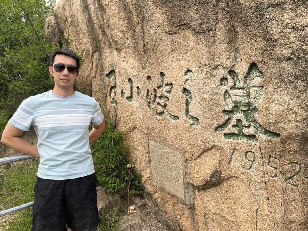全国能真正“去看王小波”的地方只有两处:北京巨石墓与杭州王小波书店实地攻略,路线、花费与雷点一次讲清