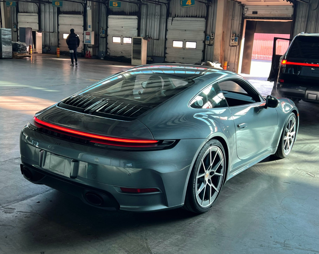 保时捷把手动挡911 Carrera S复活了,但只卖北美:国内车迷到底在吵什么?