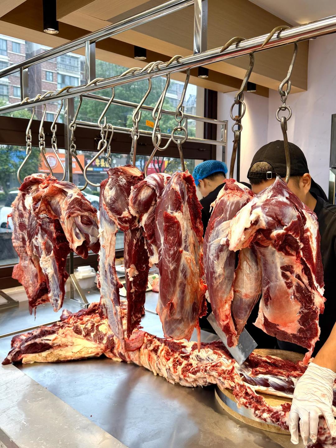 进口牛肉要加税55%了:先悄悄变少的,可能是你火锅里的那盘牛肉