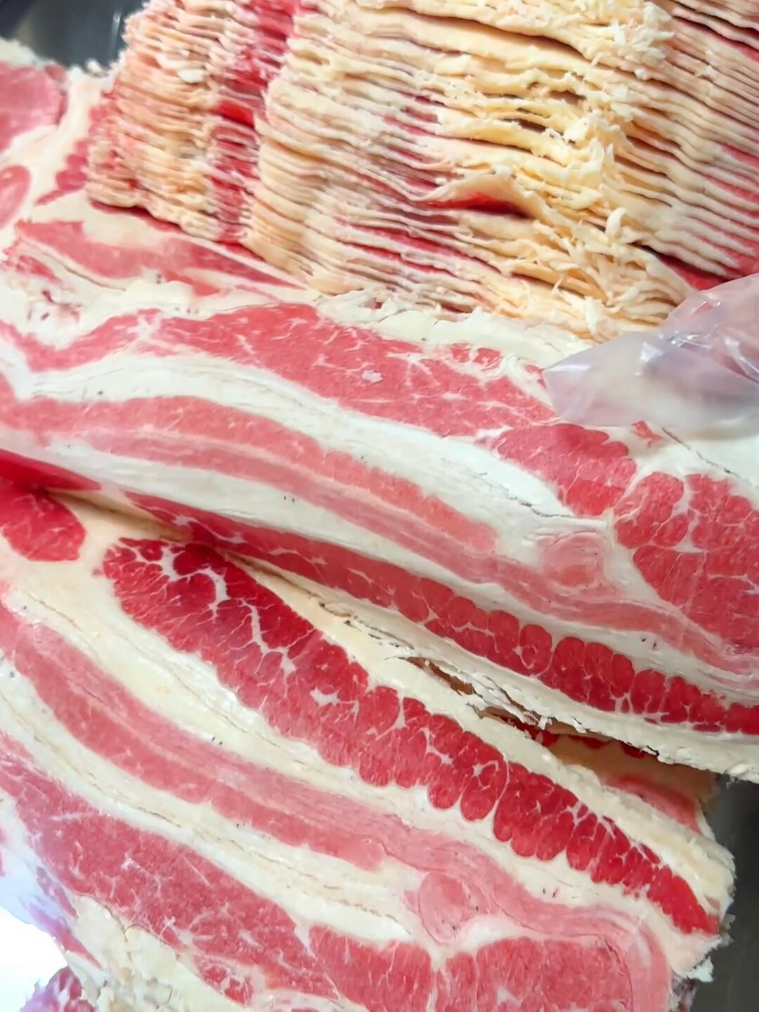 进口牛肉要加税55%了:先悄悄变少的,可能是你火锅里的那盘牛肉
