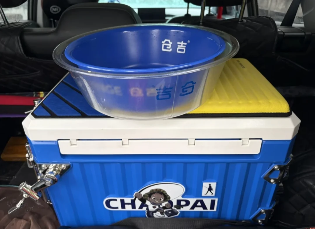 想给钓鱼佬老公送个钓箱,又怕买错?先确认这两件事,再看这张预算表