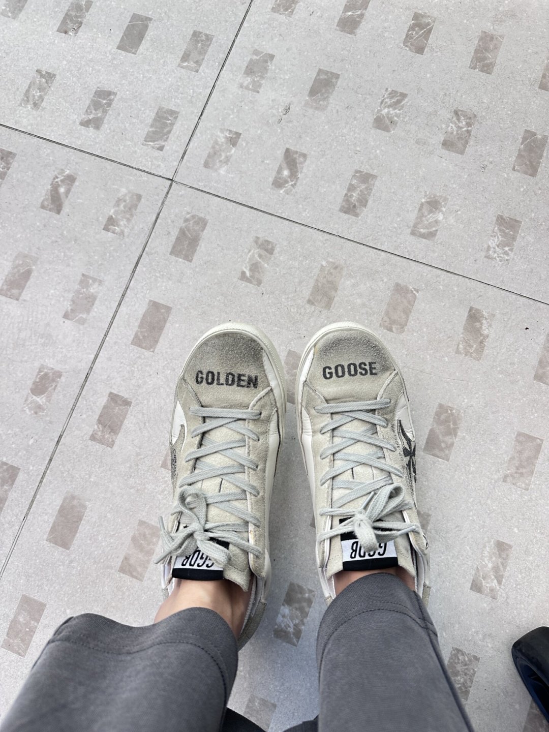 专柜报价5350,海港城5折起,闲鱼全新2300:一双Golden Goose小脏鞋到底该花多少钱买