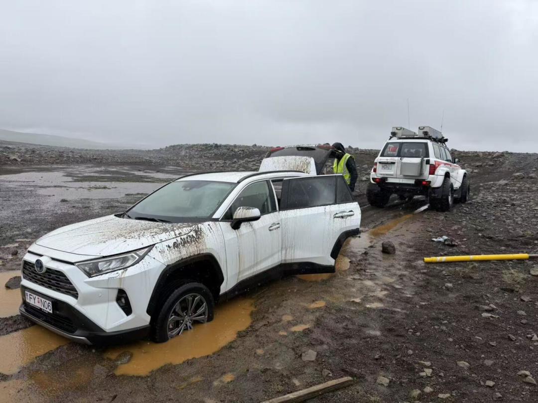 冰岛高地只剩最后约3周窗口：别信“新手路线”，跟团、巴士、自驾三种进法先看这篇再出发