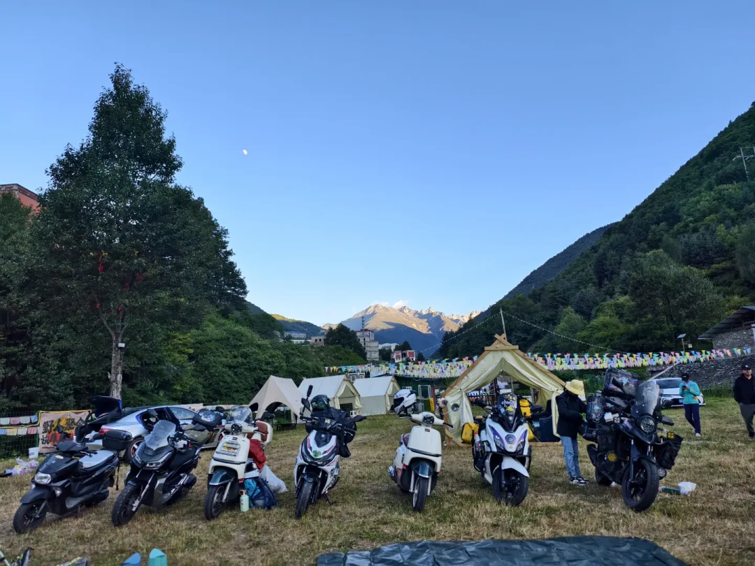 150踏板骑到了拉萨,回来的UP主却说再也不去:进藏前,先看看8月的318