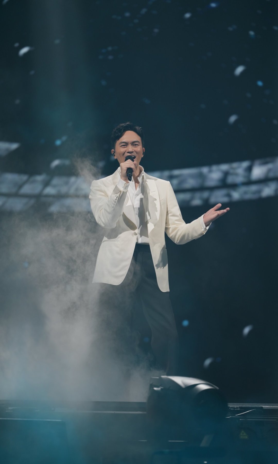 32年后再见郭靖:张智霖时隔十年的个唱,现场细节和上海9.19要不要追
