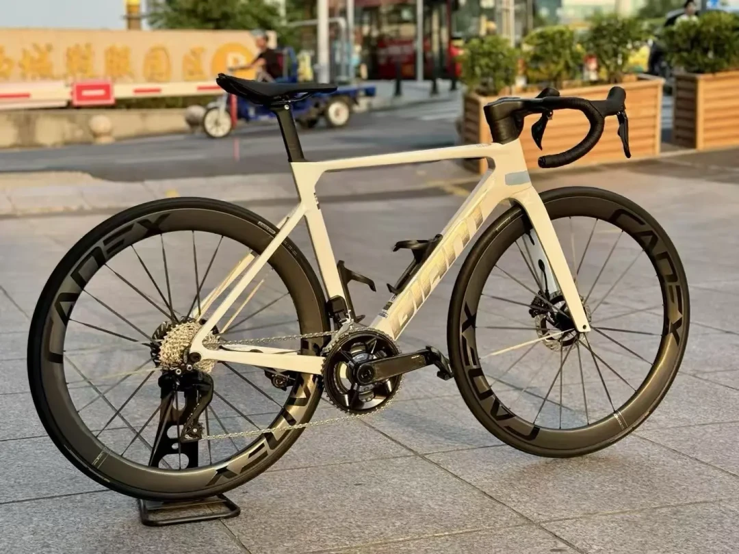 Max 50 卖 2.6 万,Ultra 50 跌破 1.5 万:CADEX 两代旗舰同售的窗口期,怎么选