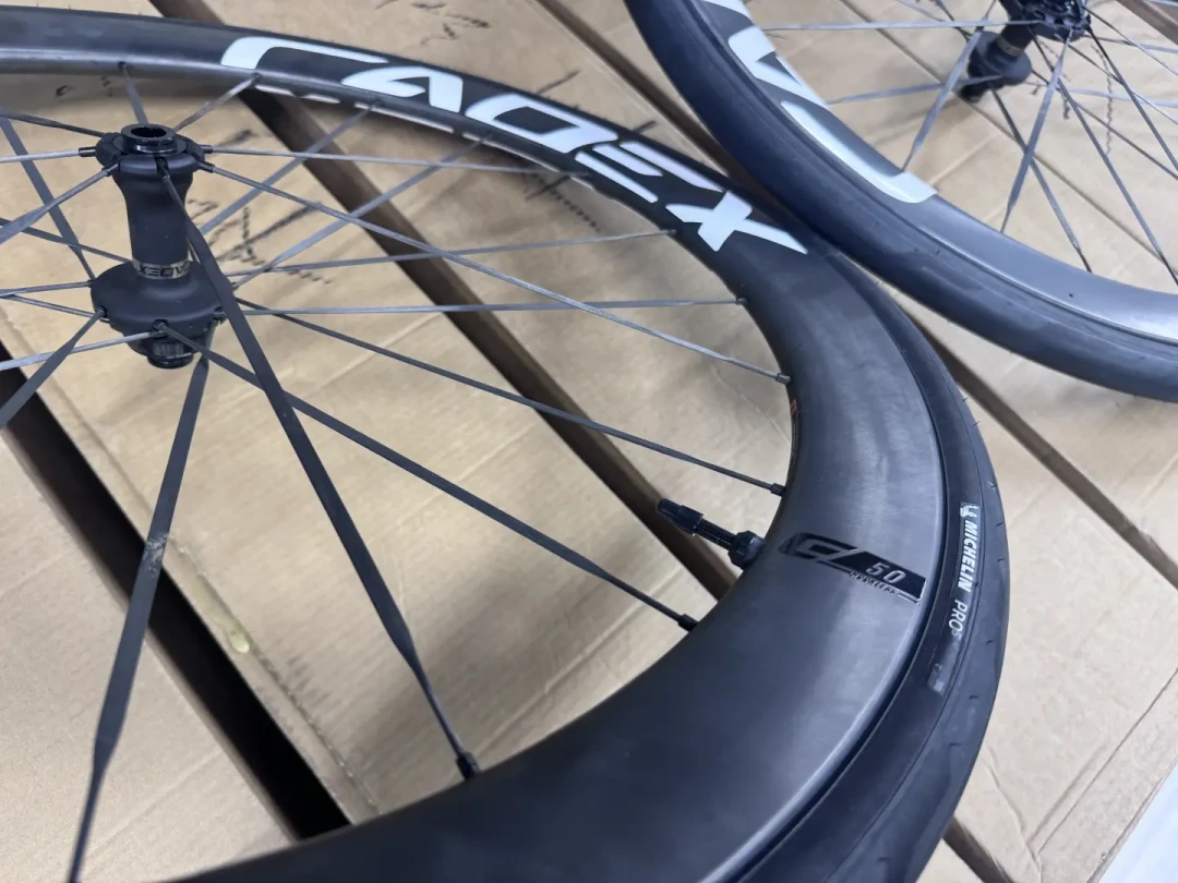 Max 50 卖 2.6 万,Ultra 50 跌破 1.5 万:CADEX 两代旗舰同售的窗口期,怎么选