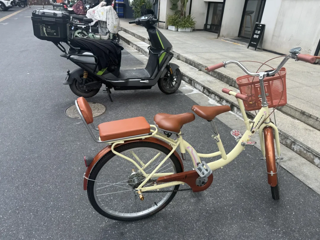 这周3个孩子被自行车