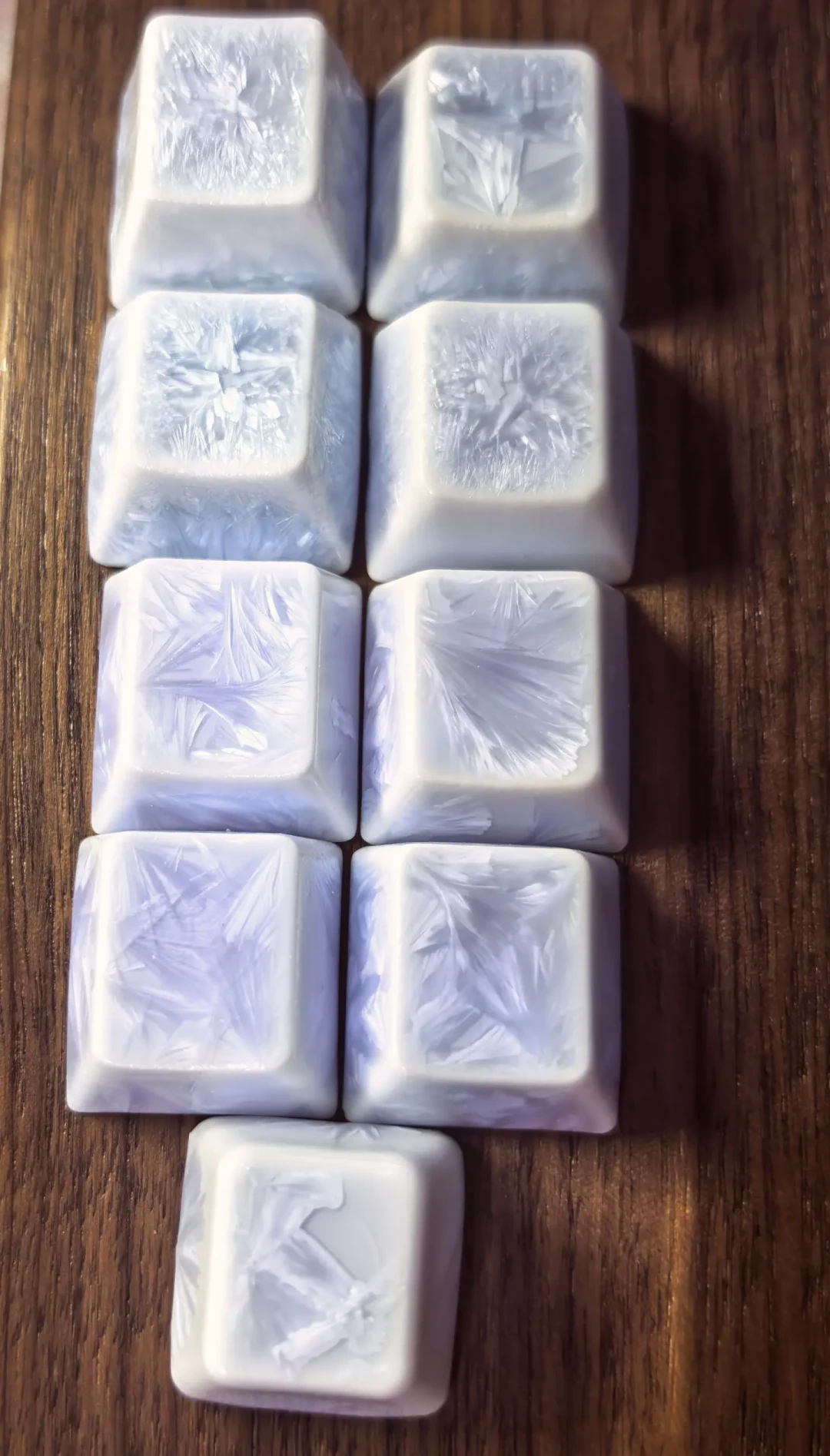 一摔就碎？胡闹工坊陶瓷键帽入手前，先把“碎”和“保修”算明白