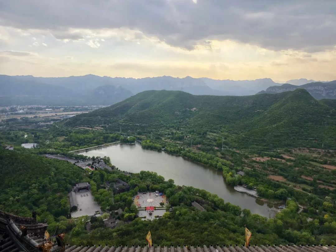 学生免票8月31日截止:娲皇宫免的是70元门票,上山选索道、观光车还是滑车得想清楚