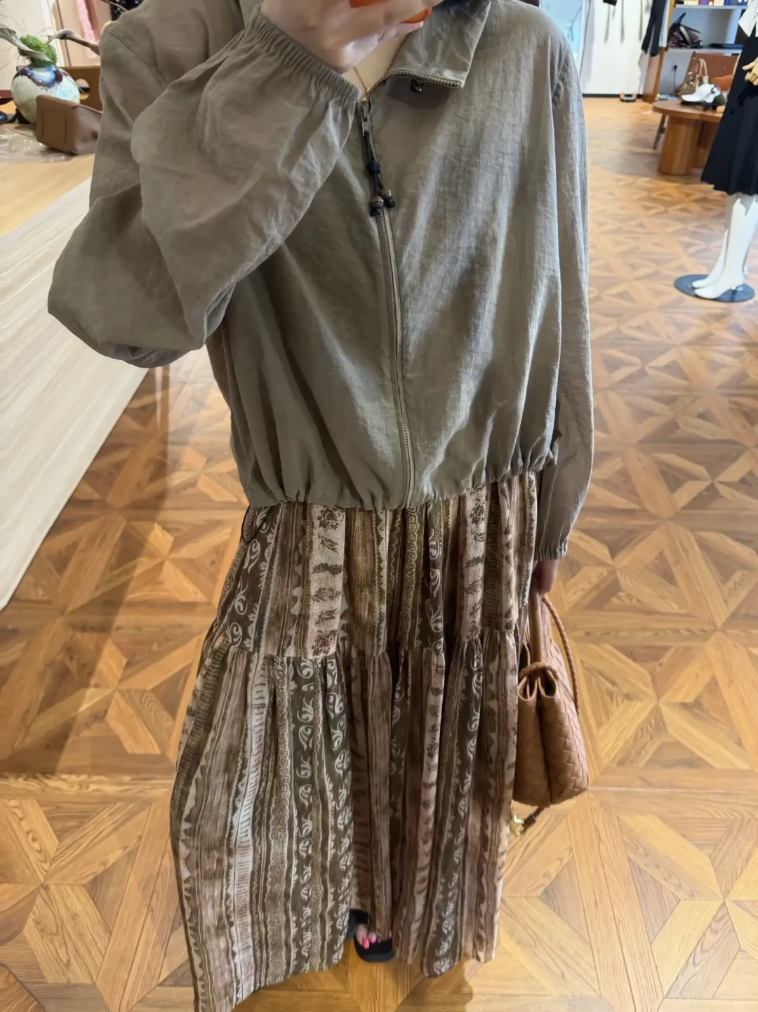 多一件外搭,夏天的汉服就能穿进秋天:八月底的混搭盘活指南