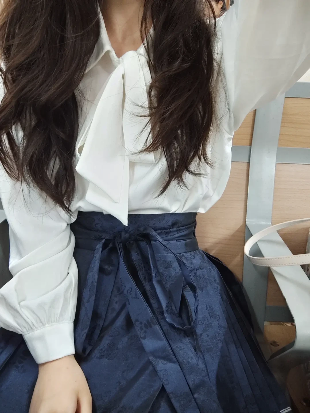 多一件外搭,夏天的汉服就能穿进秋天:八月底的混搭盘活指南