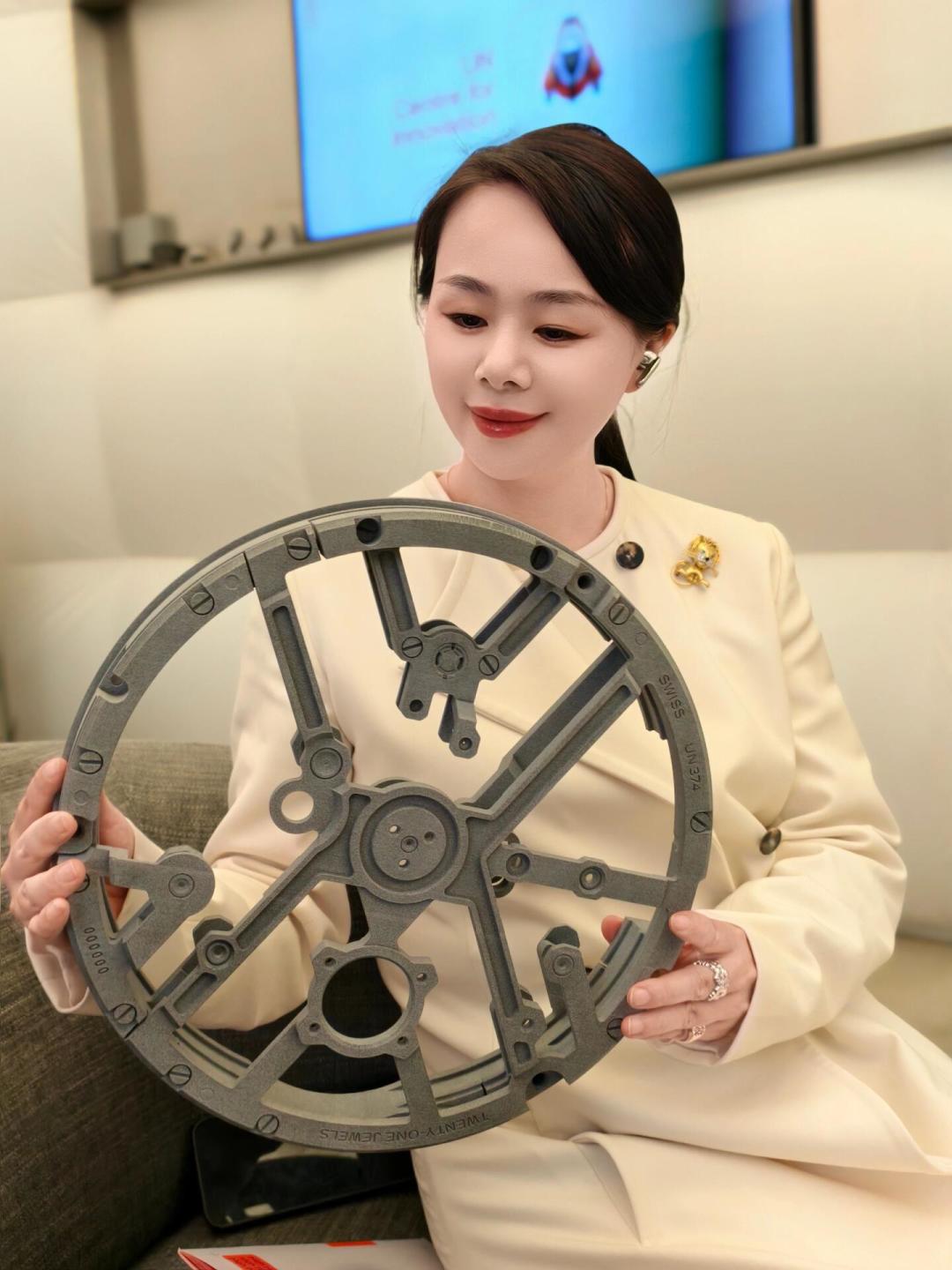 整表52克、机芯只有7克:这只30.6万的
