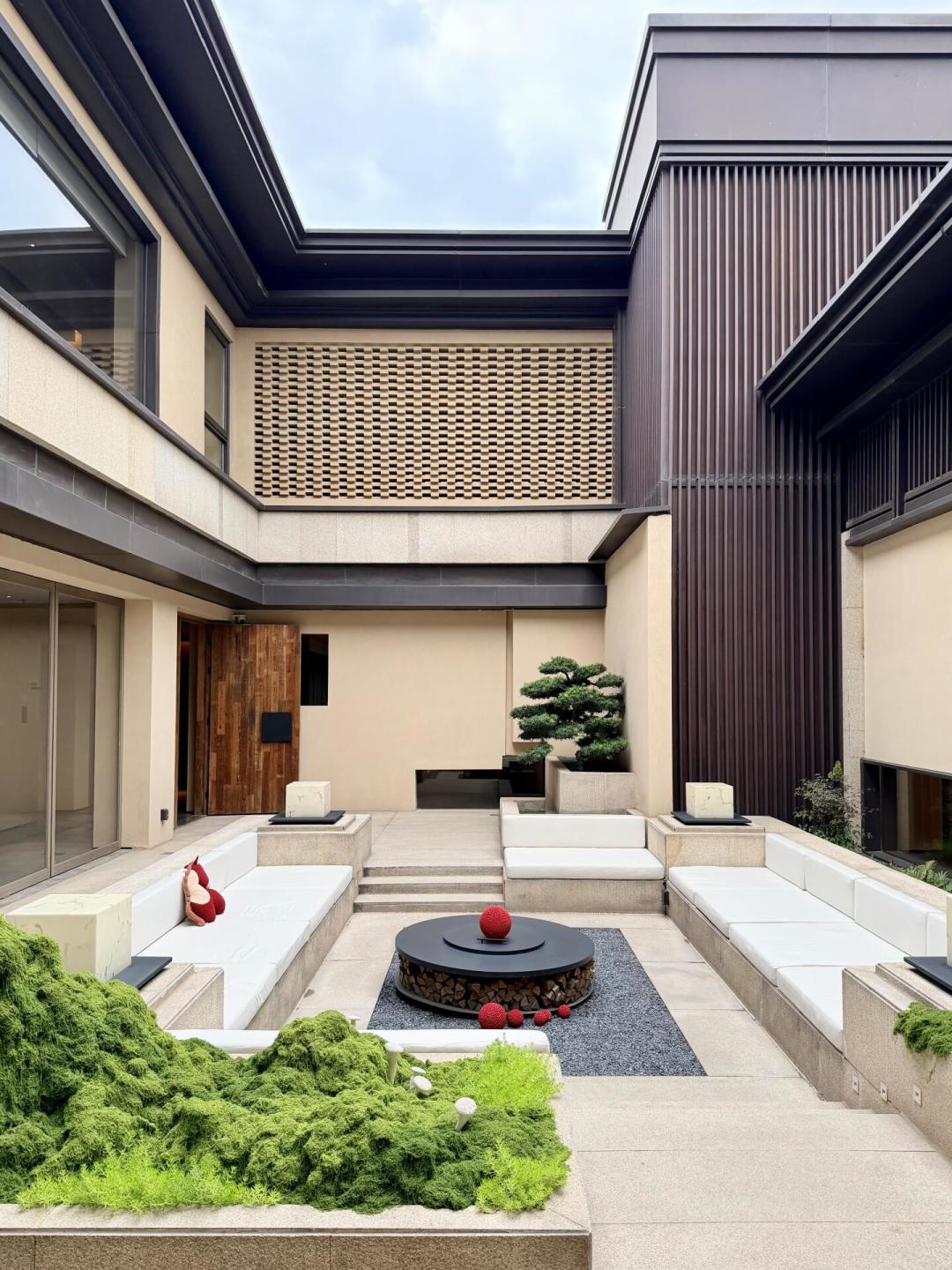 凯悦万豪争抢“非标酒店”时，它选择保持独立：一文看懂35岁的SLH联盟，及国内31家怎么挑