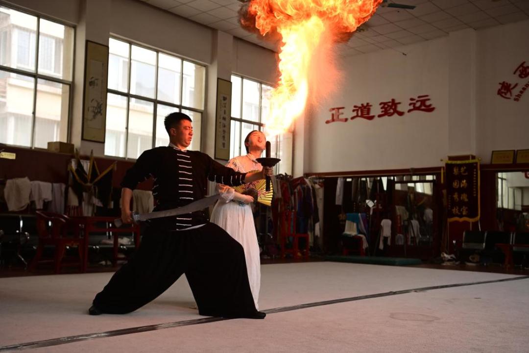 14亿人看过《主角》,秦腔巡演一票难求:水袖到底是个啥,去哪看真的?