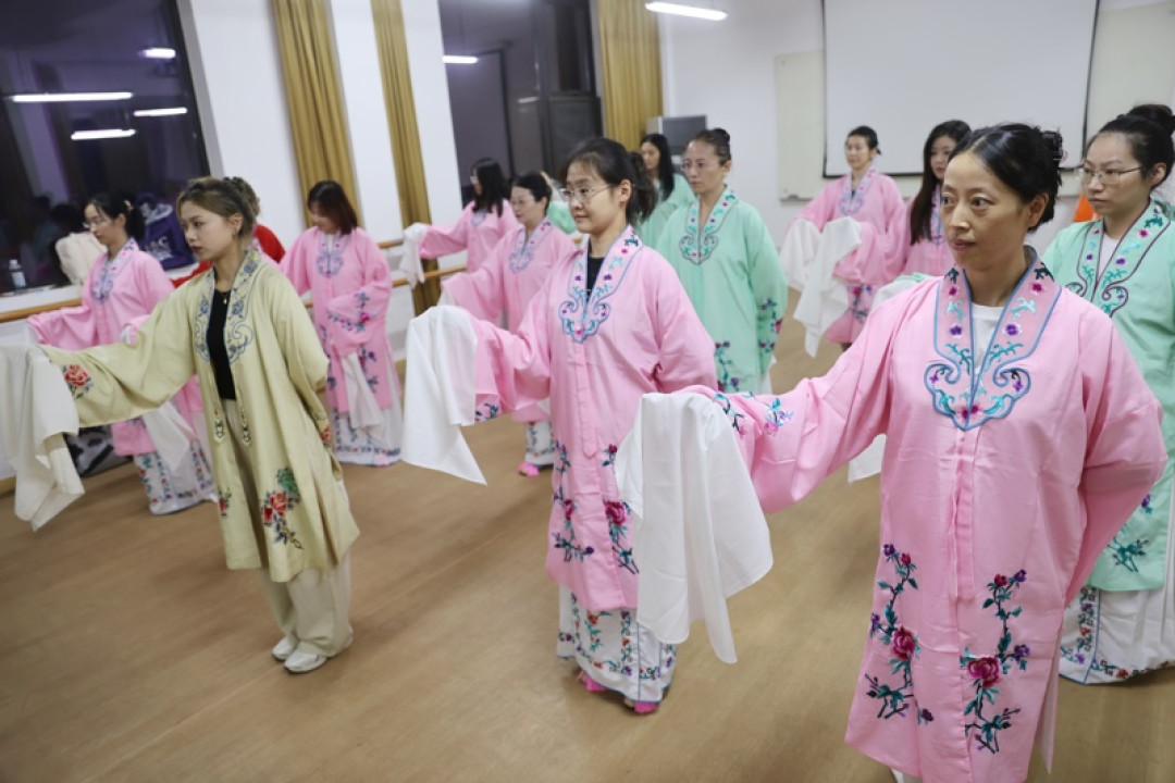 14亿人看过《主角》,秦腔巡演一票难求:水袖到底是个啥,去哪看真的?
