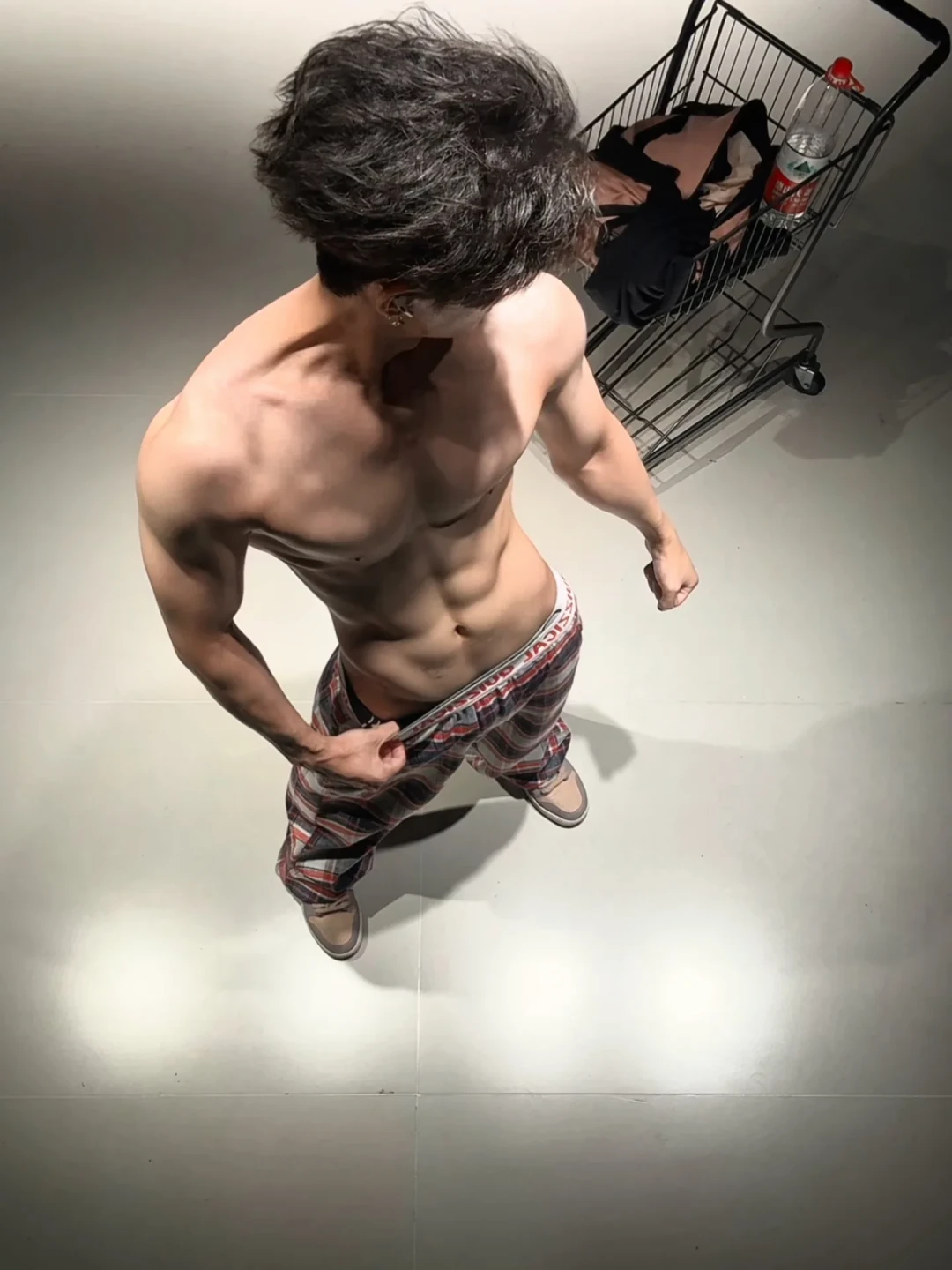 你追的“薄肌”,其实是低体脂:翻遍全网后,新手最容易踩的3个误区和一条现实路线